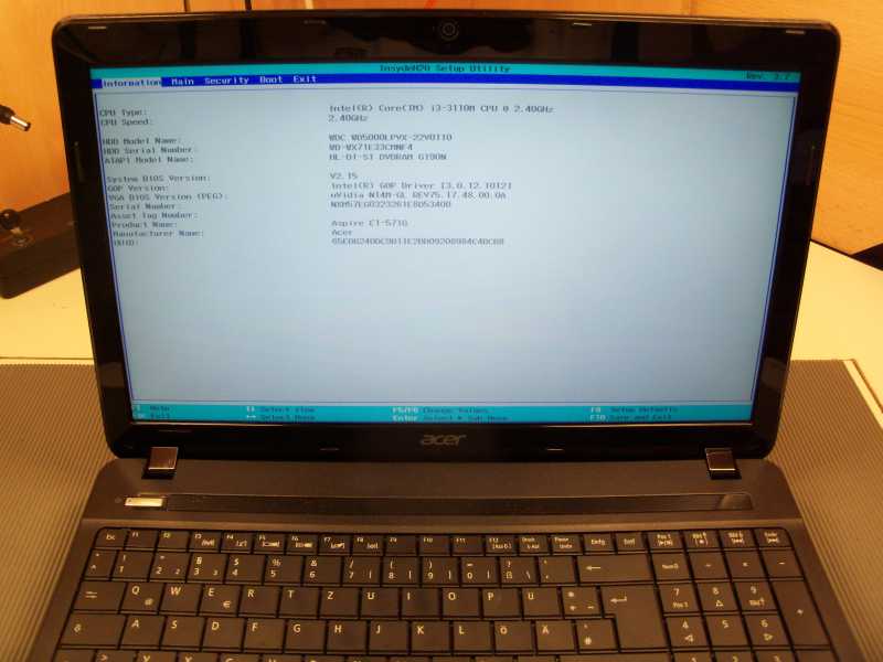 Laptop-Display im Aspire E1-571G wurde ausgewechselt.