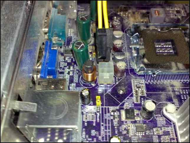 Korrekter ATX-Stromstecker für das PC-Mainboard