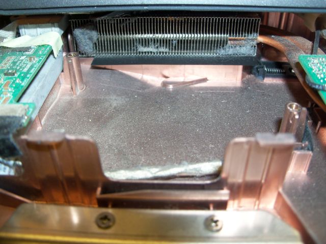 Kuehler der CPU im Asus G73JW vor der Reinigung