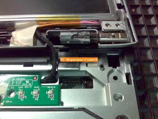 Defektes Notebook-Scharnier