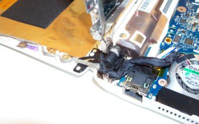 Netbook_Displaykabel_Austausch_1.jpg